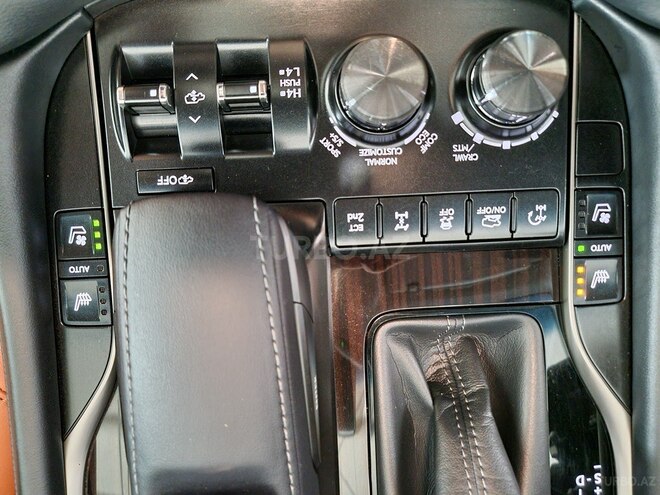 Lexus LX 570-25