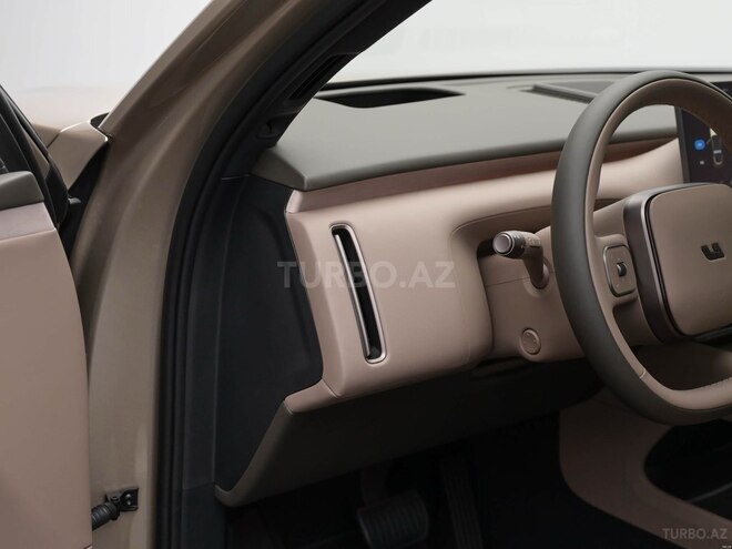 Li Auto L8-13