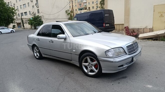 Mercedes C 200-1