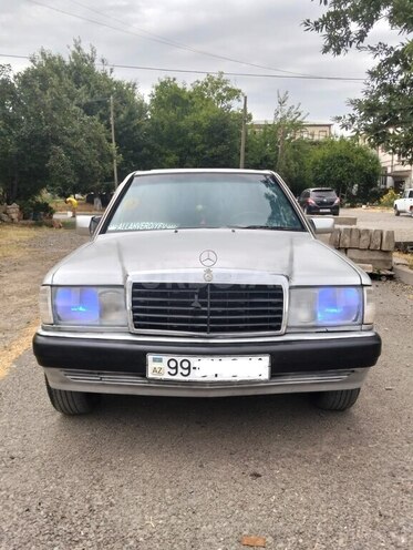 Mercedes 190-1