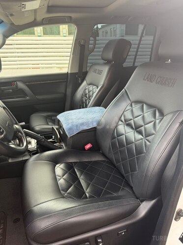 Toyota Land Cruiser-8