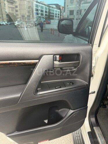 Toyota Land Cruiser-12