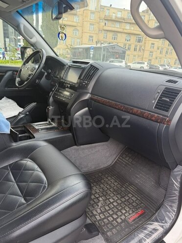 Toyota Land Cruiser-13