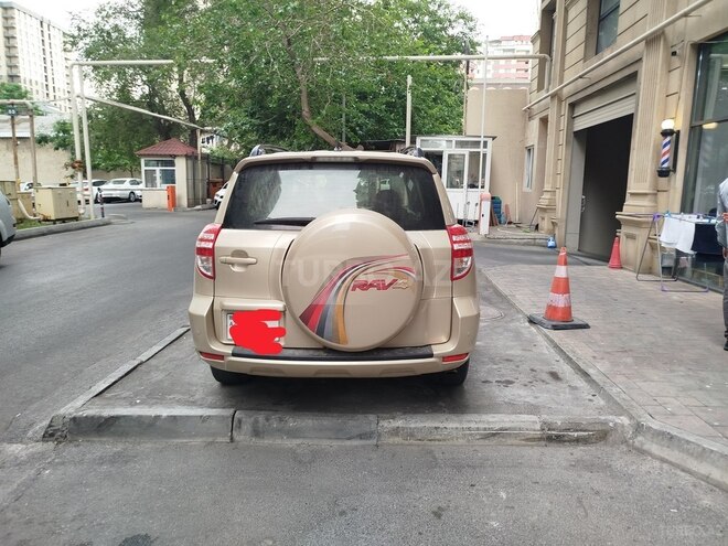 Toyota RAV4-4