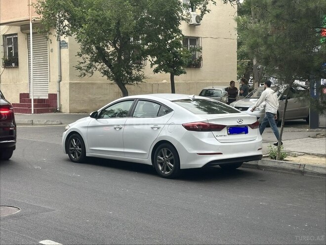 Hyundai Elantra-5