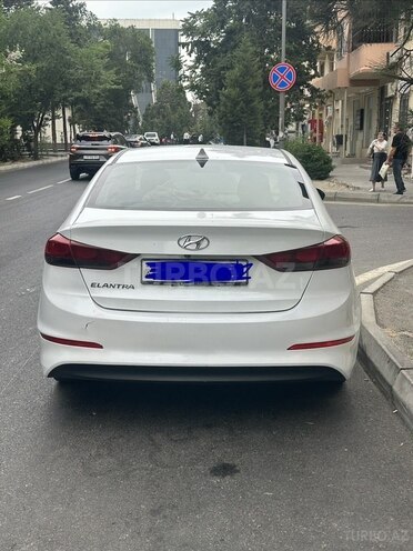 Hyundai Elantra-9