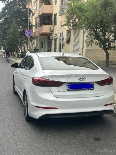 Hyundai Elantra-8