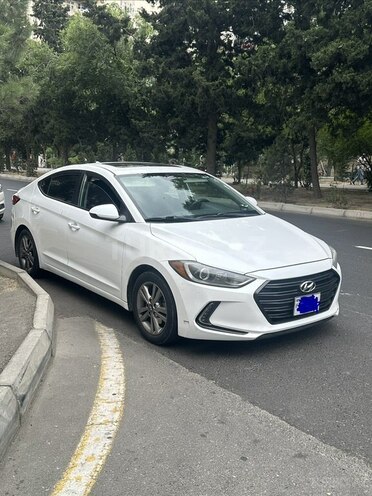 Hyundai Elantra-13
