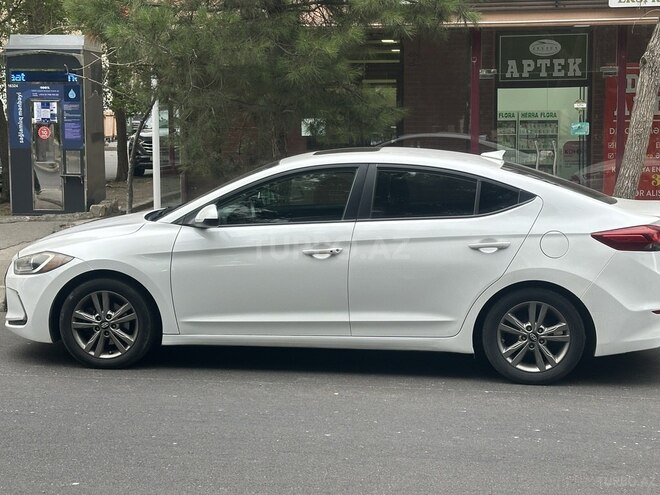 Hyundai Elantra-14