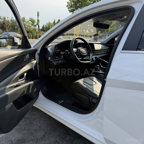 Hyundai Elantra-4