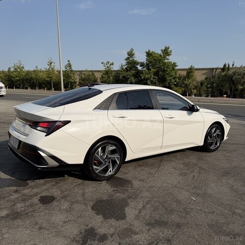 Hyundai Elantra-9