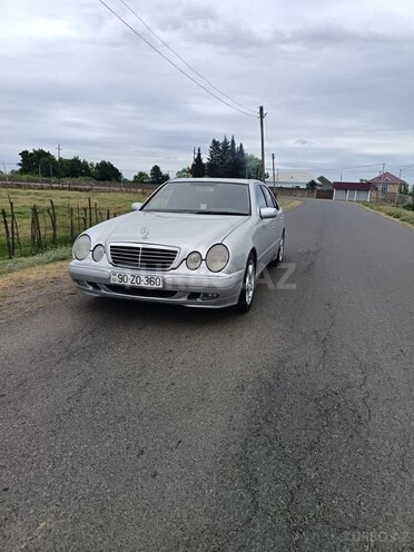 Mercedes E 220-1