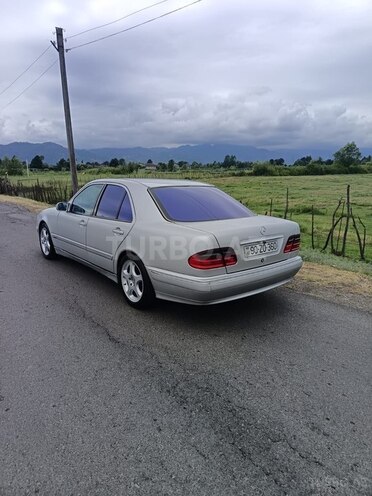 Mercedes E 220-4