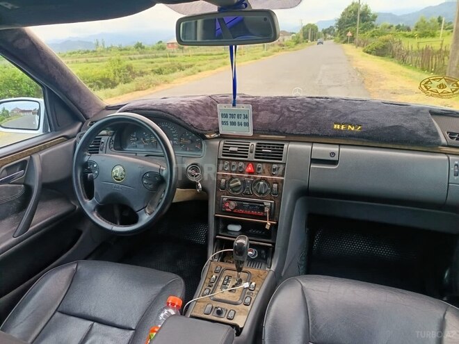 Mercedes E 220-5