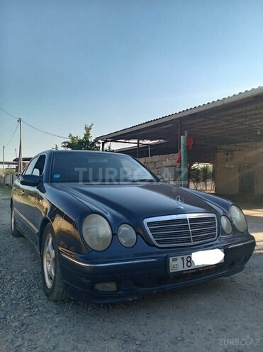 Mercedes E 240-1