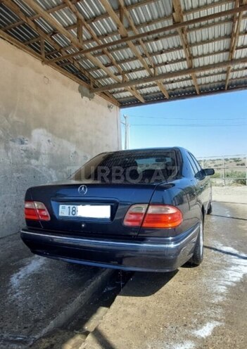 Mercedes E 240-5