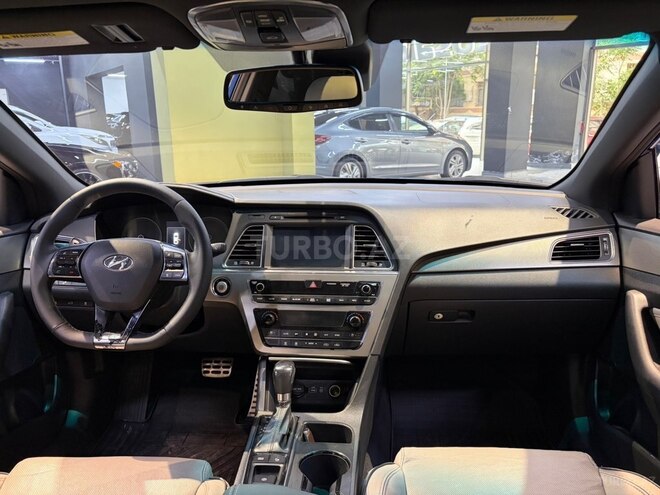 Hyundai Sonata-12