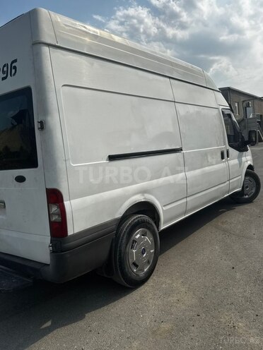 Ford Transit-4