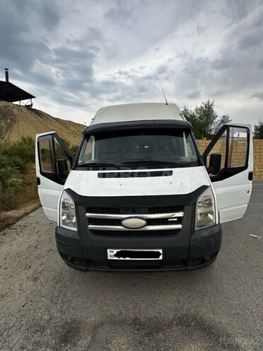 Ford Transit-8