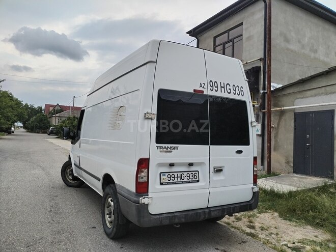 Ford Transit-6