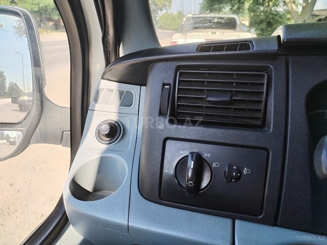 Ford Transit-17