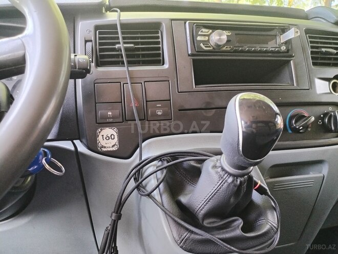 Ford Transit-15