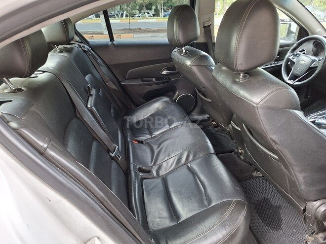 Chevrolet Cruze-13