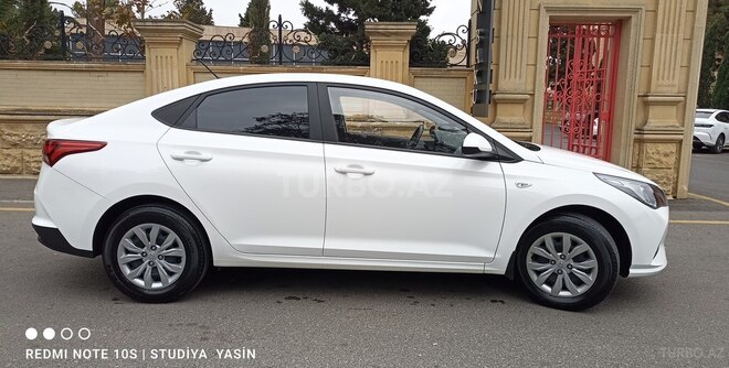Hyundai Accent-4