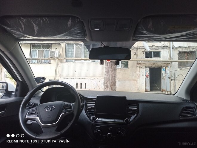 Hyundai Accent-5