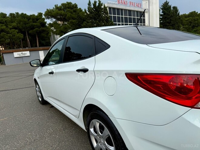 Hyundai Accent-10