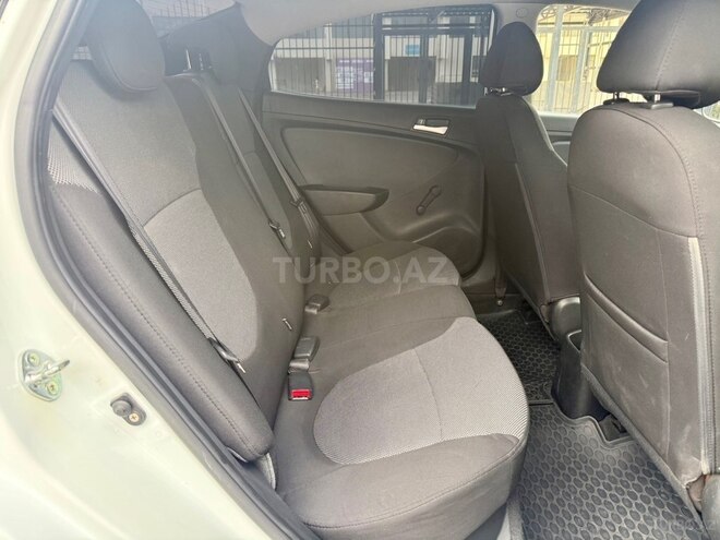 Hyundai Accent-11