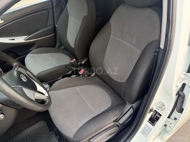 Hyundai Accent-20