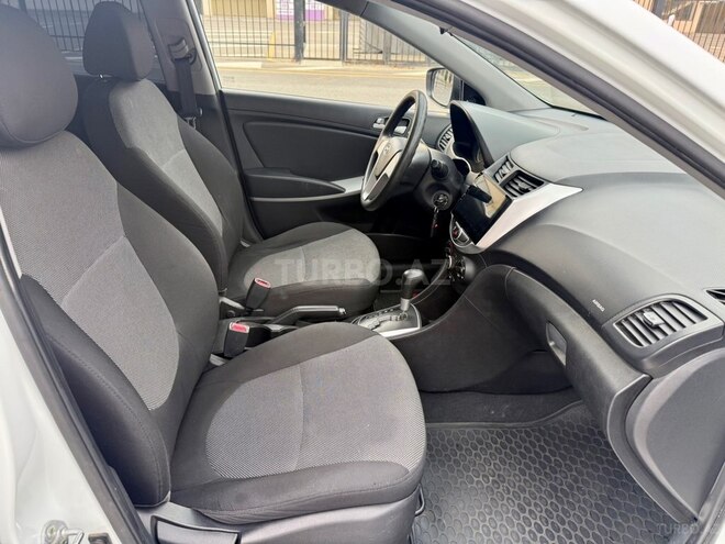 Hyundai Accent-13