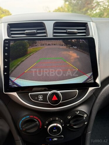 Hyundai Accent-17
