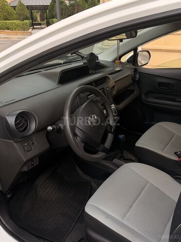 Toyota Aqua-6