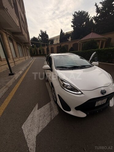 Toyota Aqua-5