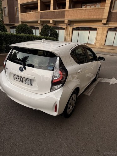 Toyota Aqua-9