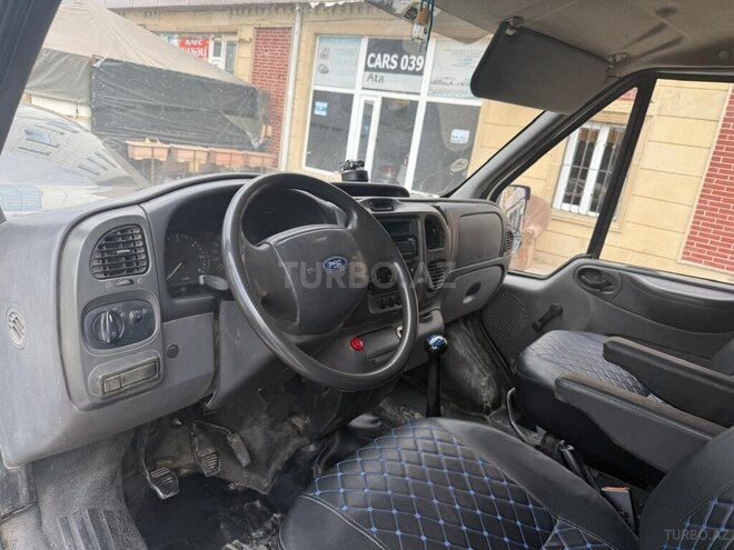 Ford Transit-5