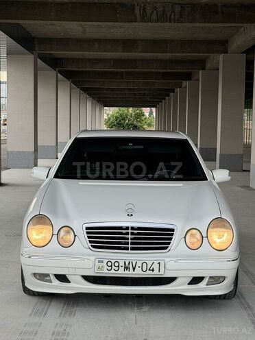 Mercedes E 240-1
