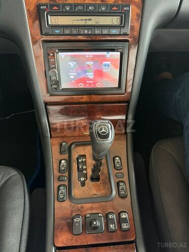 Mercedes E 240-17