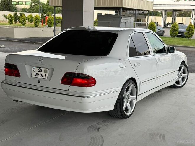 Mercedes E 240-11