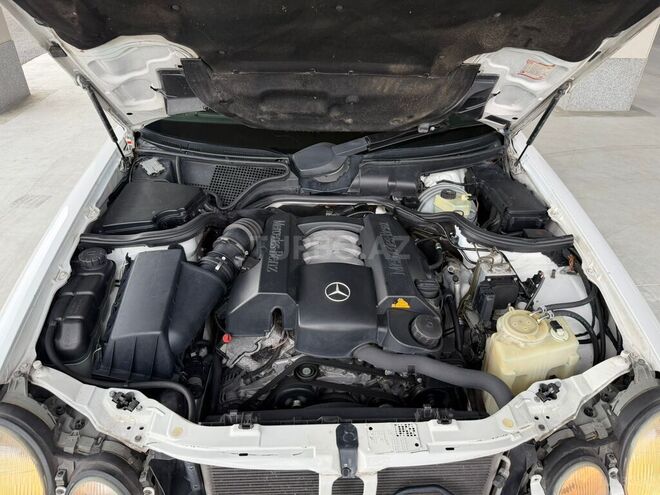 Mercedes E 240-20