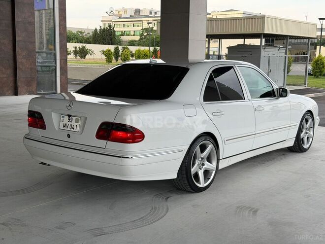 Mercedes E 240-4
