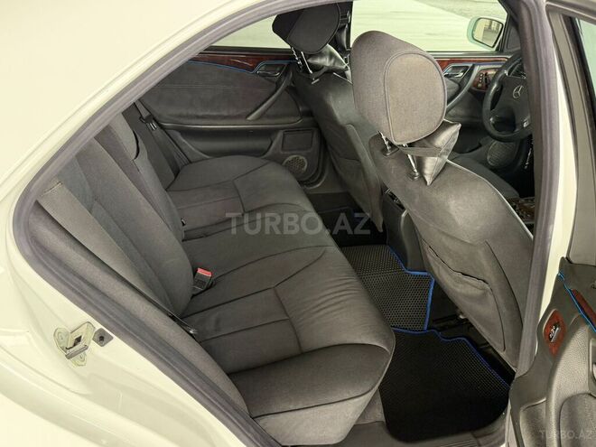 Mercedes E 240-15