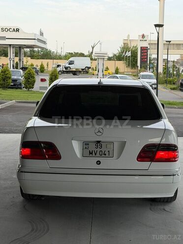 Mercedes E 240-12