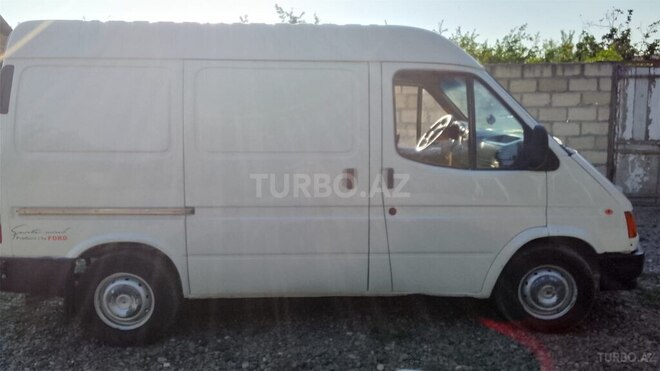 Ford Transit-2