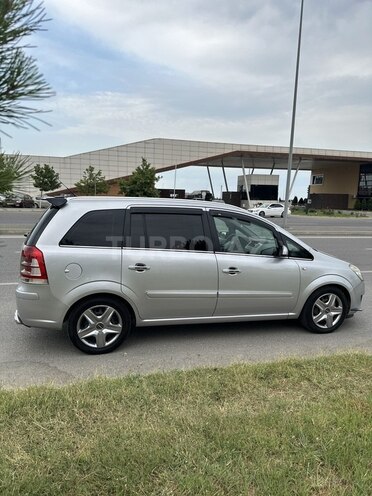 Opel Zafira-2