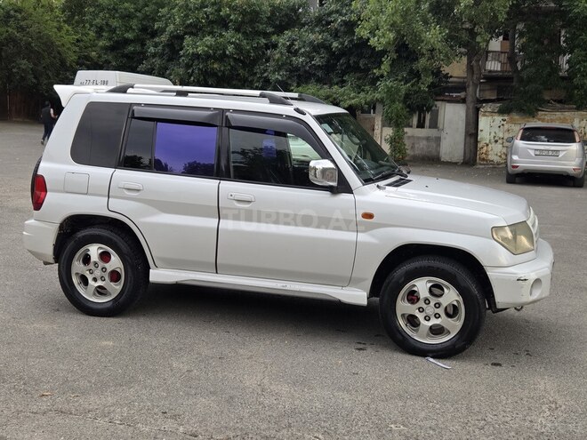 Mitsubishi Pajero io-3