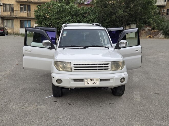 Mitsubishi Pajero io-5