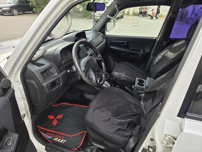 Mitsubishi Pajero io-9